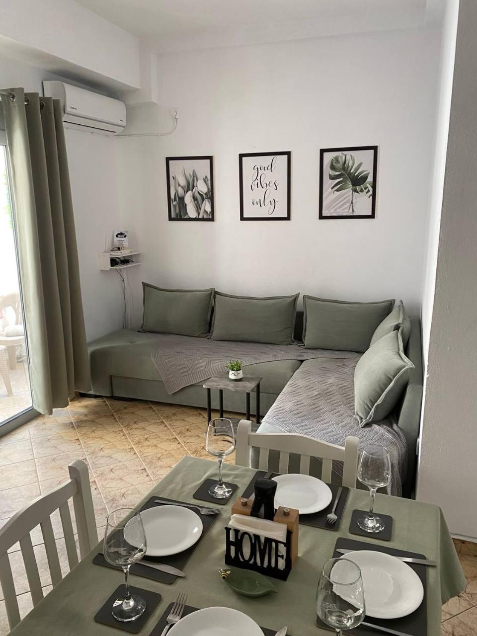 Happy Apartment Sarandë Buitenkant foto