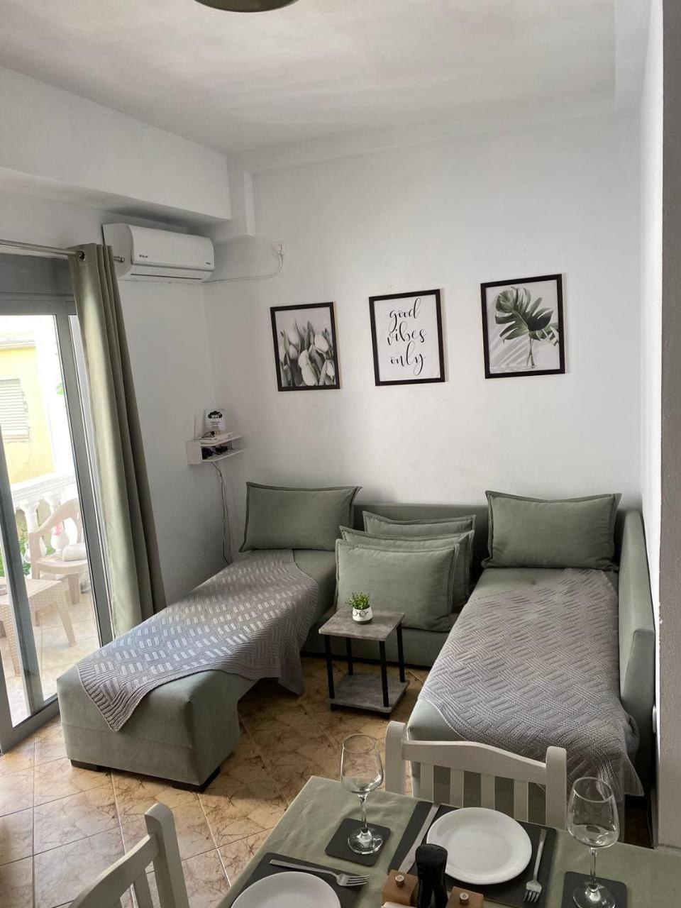 Happy Apartment Sarandë Buitenkant foto